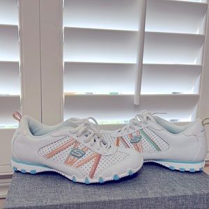SKETCHERS Women’s White Sneakers Size 6